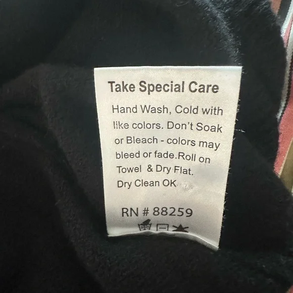 Golden Sun 100% Cashmere Sweater – “Born to Ski” Embroidered – Black – Size S/M